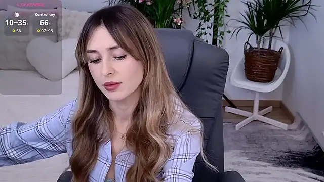 Sophie Enzo online show from 11, 11, 2025