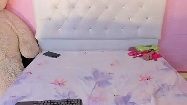 EvelynSweet1 online show from 28, 2, 2025