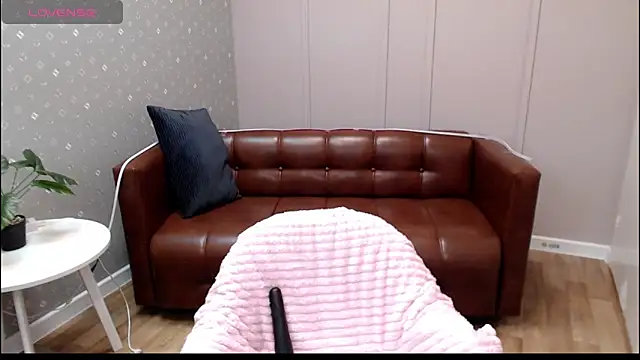 Cutie Erikaa1 online show from 17, 12, 2025