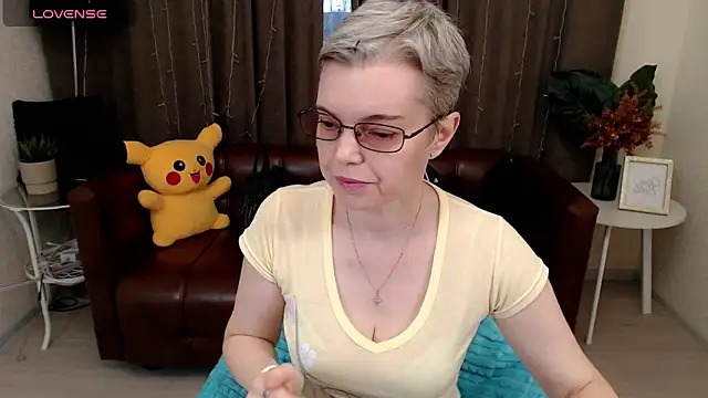 Snapshot of Cutie_Erikaa1 chatting on 11, 9, 2025 Cutie Erikaa1 online show from 11, 9, 2025