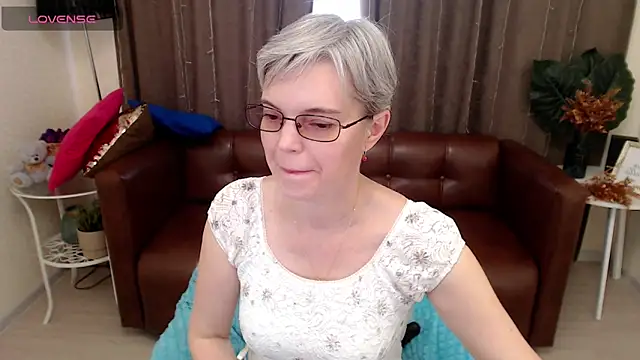 Snapshot of Cutie_Erikaa1 chatting on 2, 3, 2025 Cutie Erikaa1 online show from 2, 3, 2025