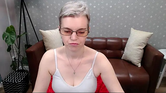 Snapshot of Cutie_Erikaa1 chatting on 21, 9, 2025 Cutie Erikaa1 online show from 21, 9, 2025