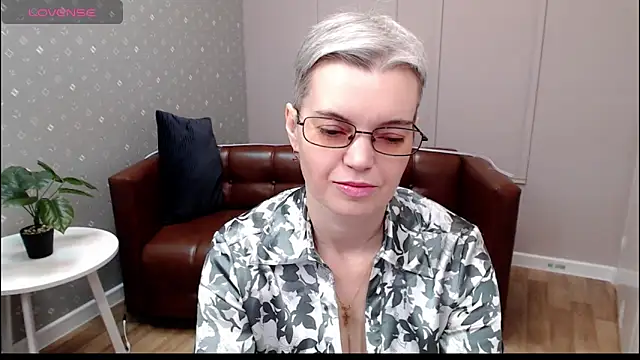 Cutie Erikaa1 online show from 18, 12, 2025