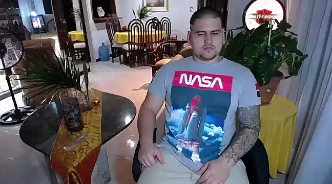 Snapshot of pitbullveryhot chatting on 8, 2, 2025 pitbullveryhot online show from 8, 2, 2025