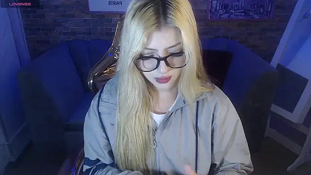Kitty fox b online show from 18, 3, 2025