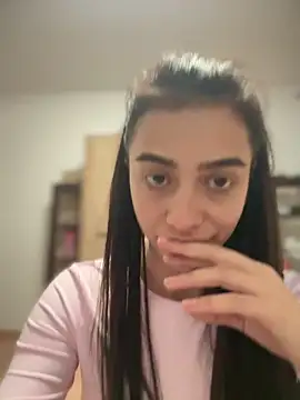 LaraVegas  online show from 6, 11, 2025