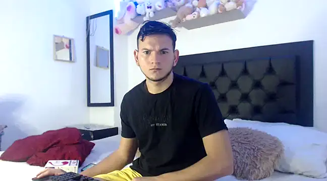 Latin Boy24 online show from 28, 1, 2025