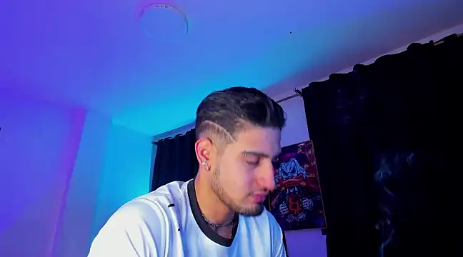 Snapshot of Giomar_Reyes chatting on 7, 1, 2025 Giomar Reyes online show from 7, 1, 2025