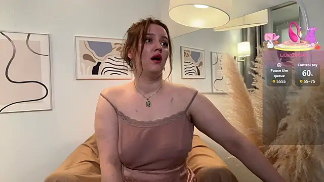 Lella Ryann  online show from 18, 10, 2025