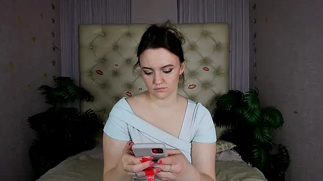 Lella Ryann  online show from 15, 11, 2025