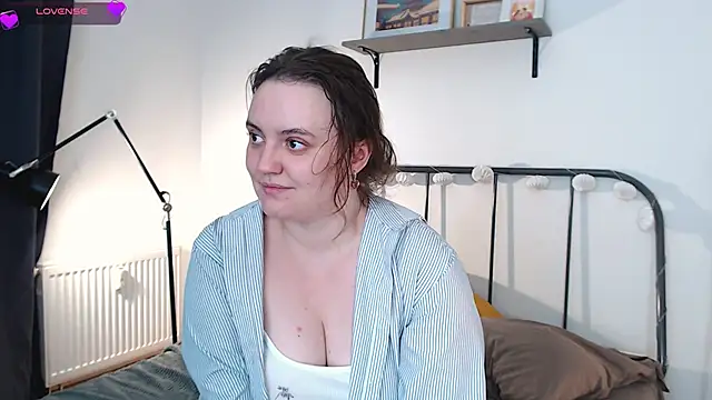 Snapshot of Lella_Ryann_ chatting on 9, 6, 2026 Lella Ryann online show from 9, 6, 2026