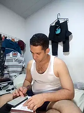 Snapshot of CRISTHIAN_GREY01 chatting on 28, 9, 2025 CRISTHIAN GREY01 online show from 28, 9, 2025