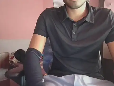 KissesBoyAD online show from 5, 11, 2025