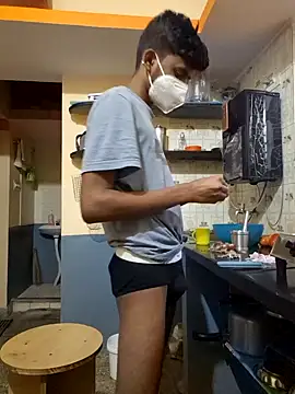 KissesBoyAD online show from 3, 12, 2024