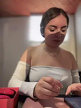 imlindapink online show from 1, 12, 2025