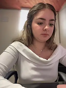 imlindapink online show from 10, 11, 2025