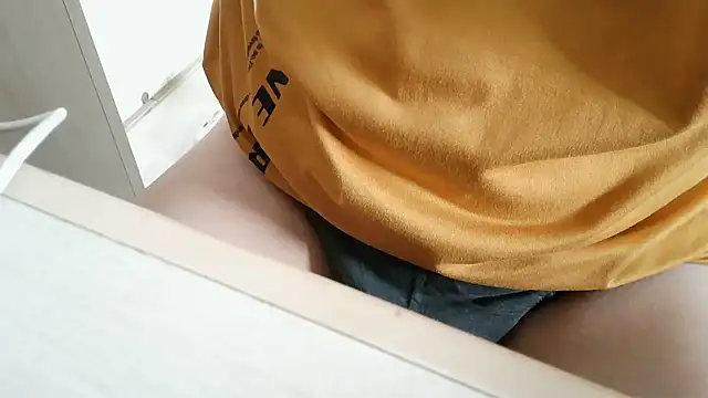 XiaoGuoGuo284512 online show from 13, 10, 2025