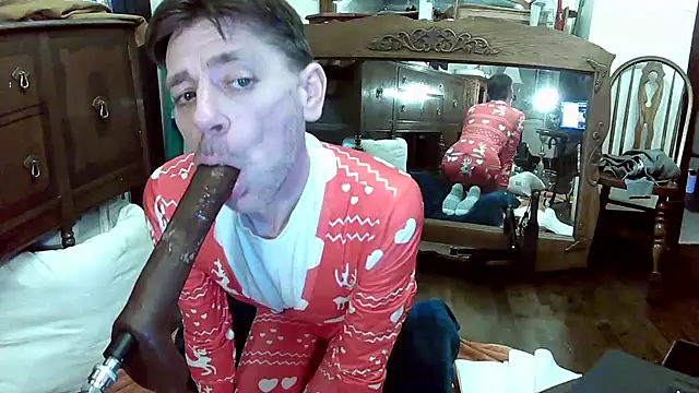 Snapshot of MaxJr8008 chatting on 4, 12, 2025 MaxJr8008 online show from 4, 12, 2025