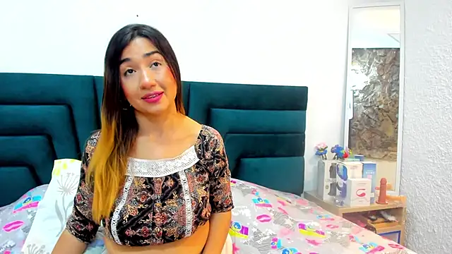 LisaWhite  online show from 13, 3, 2025