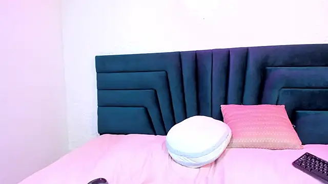 LisaWhite  online show from 13, 1, 2025