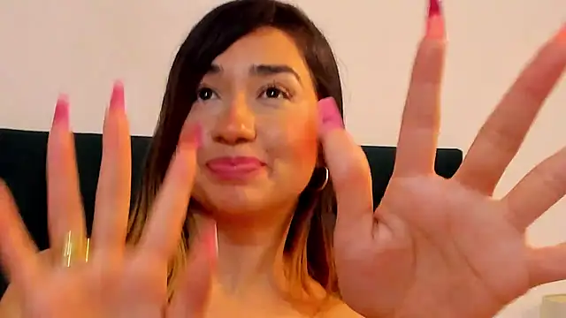 LisaWhite  online show from 5, 3, 2025