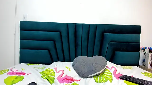 LisaWhite  online show from 7, 3, 2025