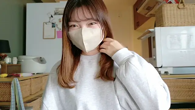 Snapshot of _Yui_ chatting on 12, 10, 2025 Yui online show from 12, 10, 2025