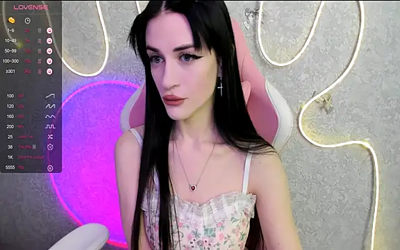 Molly Crystall online show from 20, 4, 2026