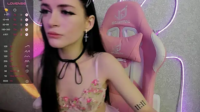 Snapshot of Molly_Crystall chatting on 26, 7, 2026 Molly Crystall online show from 26, 7, 2026