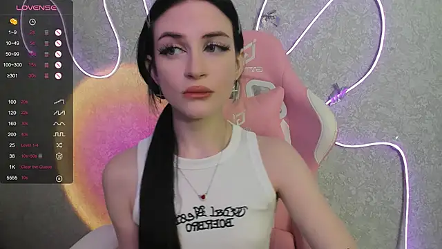 Snapshot of Molly_Crystall chatting on 1, 7, 2026 Molly Crystall online show from 1, 7, 2026