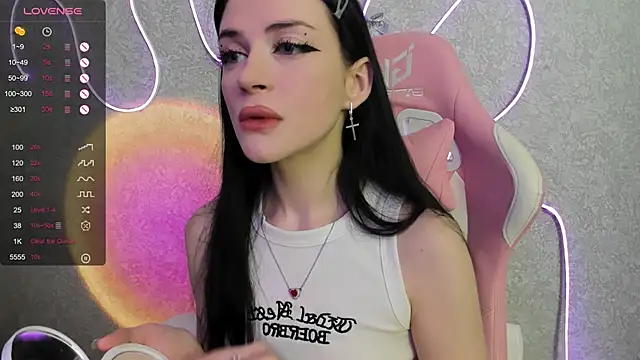Snapshot of Molly_Crystall chatting on 2, 7, 2026 Molly Crystall online show from 2, 7, 2026