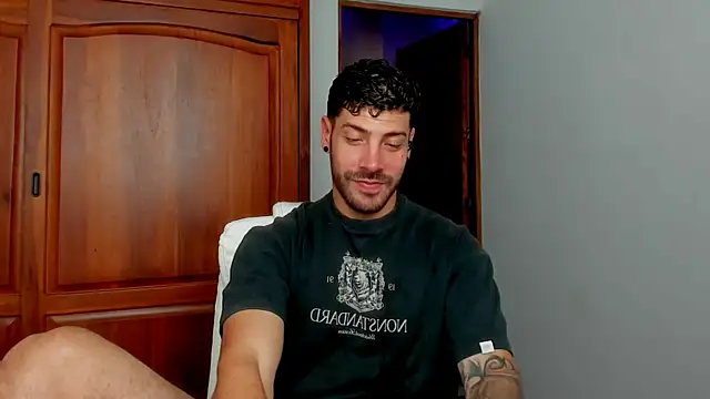 Snapshot of Guyinthemountain chatting on 8, 8, 2026 Guyinthemountain online show from 8, 8, 2026