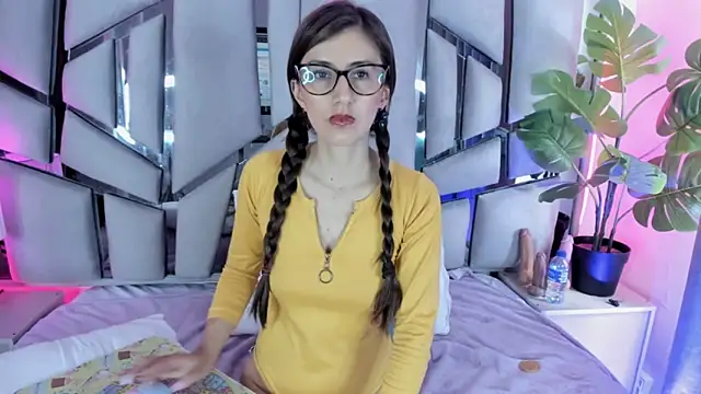  jade white  online show from 26, 11, 2025