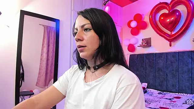 Julia Ahnn online show from 17, 2, 2025