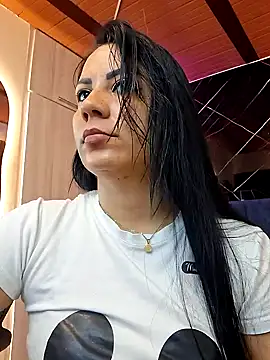 Julia Ahnn online show from 24, 9, 2025