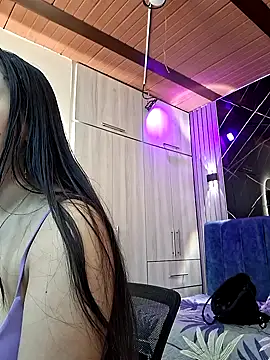 Julia Ahnn online show from 10, 9, 2025