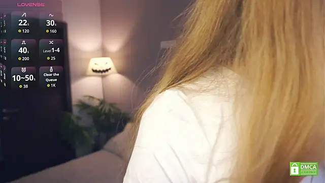 EsmaCarll online show from 23, 11, 2025