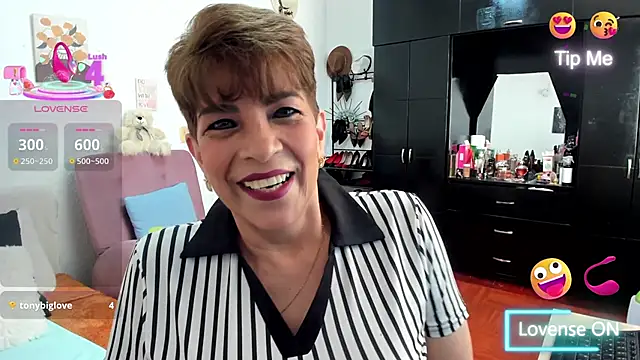 Snapshot of Angelina_Stone_65 chatting on 4, 11, 2025 Angelina Stone 65 online show from 4, 11, 2025