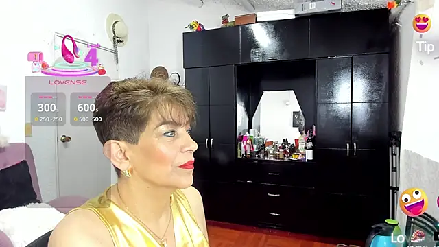 Snapshot of Angelina_Stone_65 chatting on 30, 10, 2025 Angelina Stone 65 online show from 30, 10, 2025