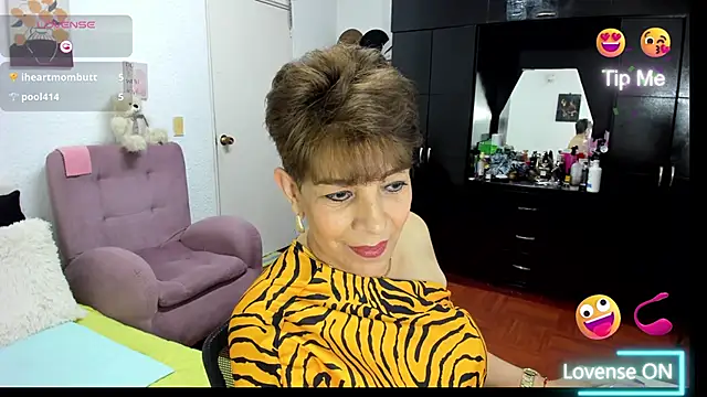 Snapshot of Angelina_Stone_65 chatting on 26, 11, 2025 Angelina Stone 65 online show from 26, 11, 2025