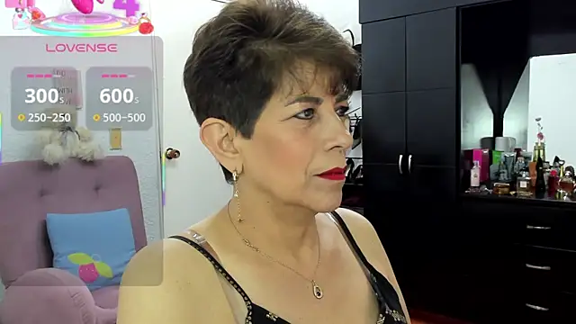 Snapshot of Angelina_Stone_65 chatting on 14, 10, 2025 Angelina Stone 65 online show from 14, 10, 2025