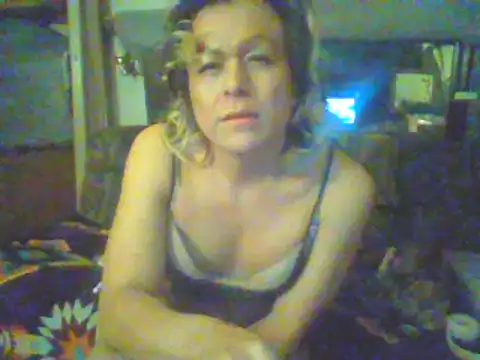 Snapshot of HoneyBdaQueen chatting on 1, 3, 2025 HoneyBdaQueen online show from 1, 3, 2025