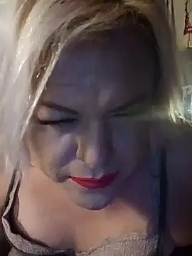 Snapshot of HoneyBdaQueen chatting on 21, 9, 2025 HoneyBdaQueen online show from 21, 9, 2025