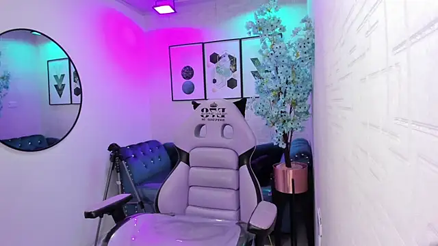 Tiara rr online show from 19, 4, 2026