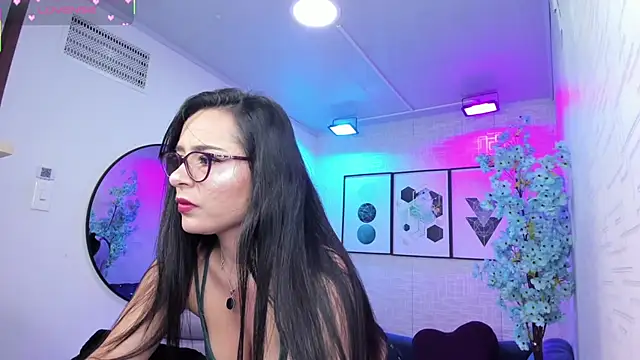 Snapshot of Tiara_rr chatting on 2, 6, 2026 Tiara rr online show from 2, 6, 2026