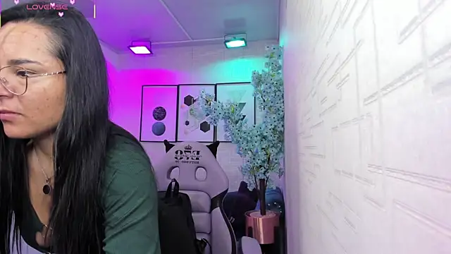 Tiara rr online show from 8, 4, 2026