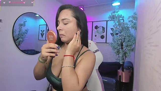 Tiara rr online show from 14, 2, 2026