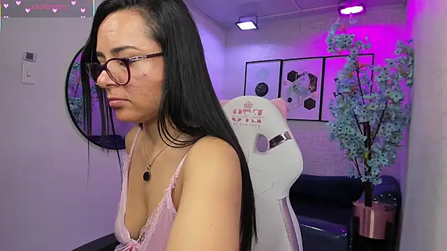 Tiara rr online show from 7, 2, 2026