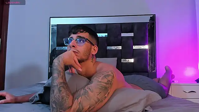 iamcamiloo  online show from 5, 3, 2025