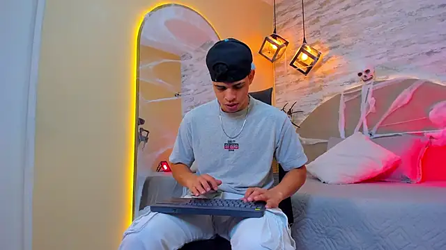 Benjamin More online show from 20, 10, 2025